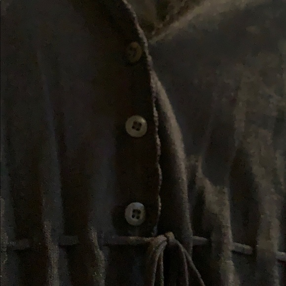 Delicate scalloped neckline & sleeves Lightweight - Picture 4 of 10